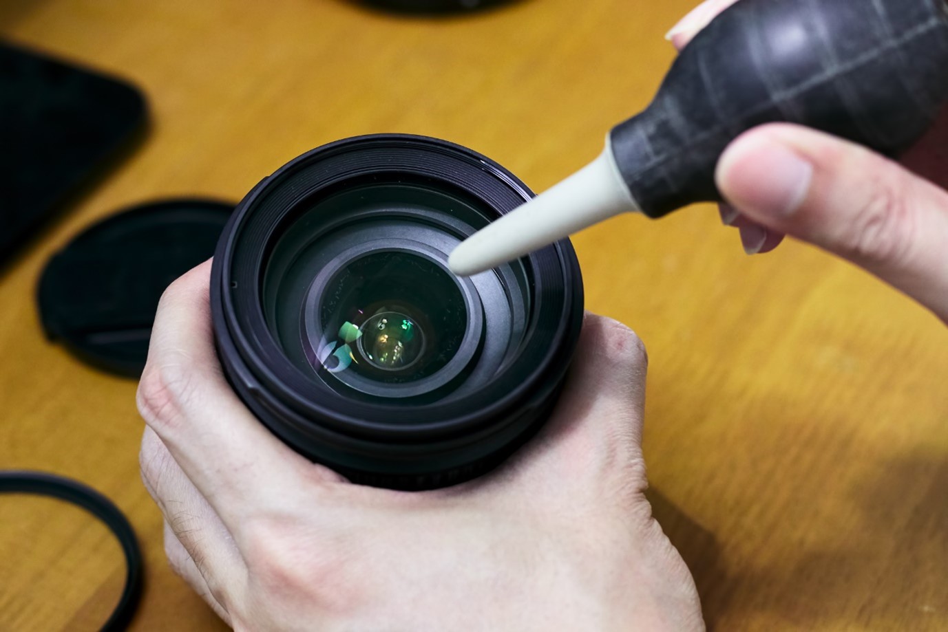 how to clean a camera lens