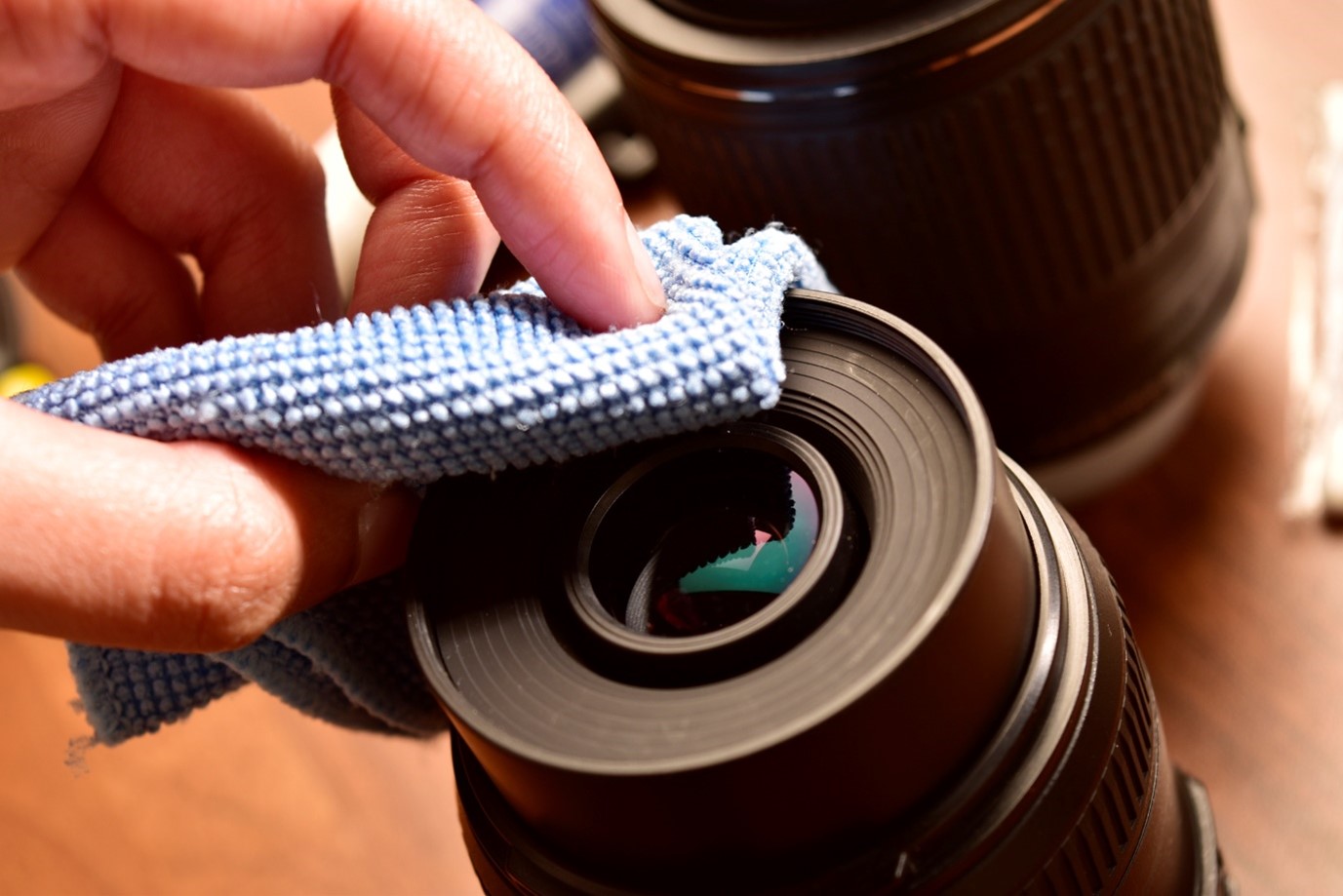 how to clean a camera lens