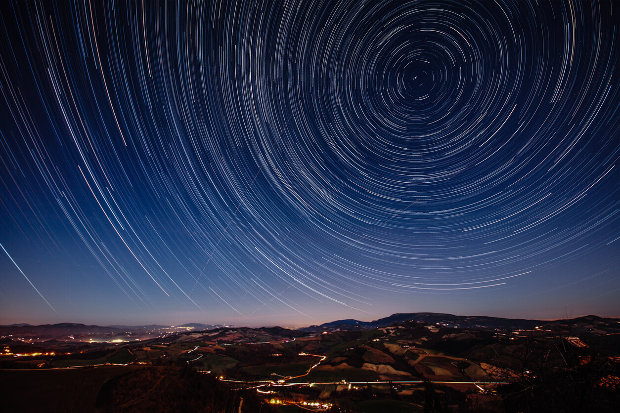 night sky and star photography: star trails