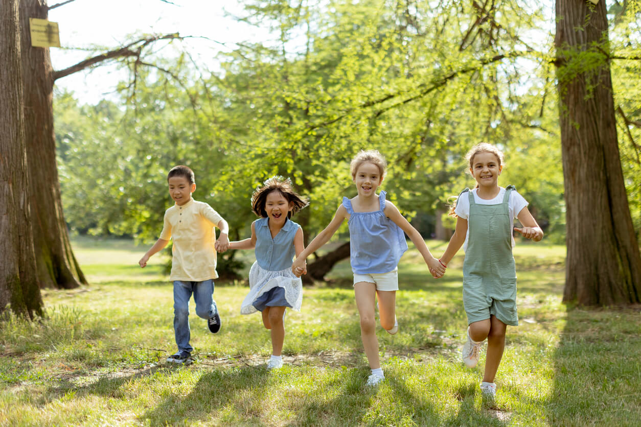 family photography image of children running