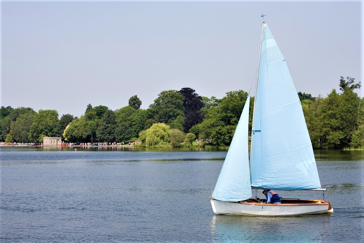 Dinghy sailboat on sale