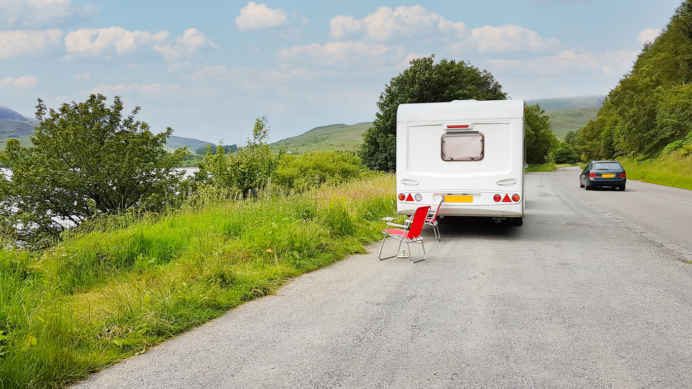 how to complain about neighbours caravan