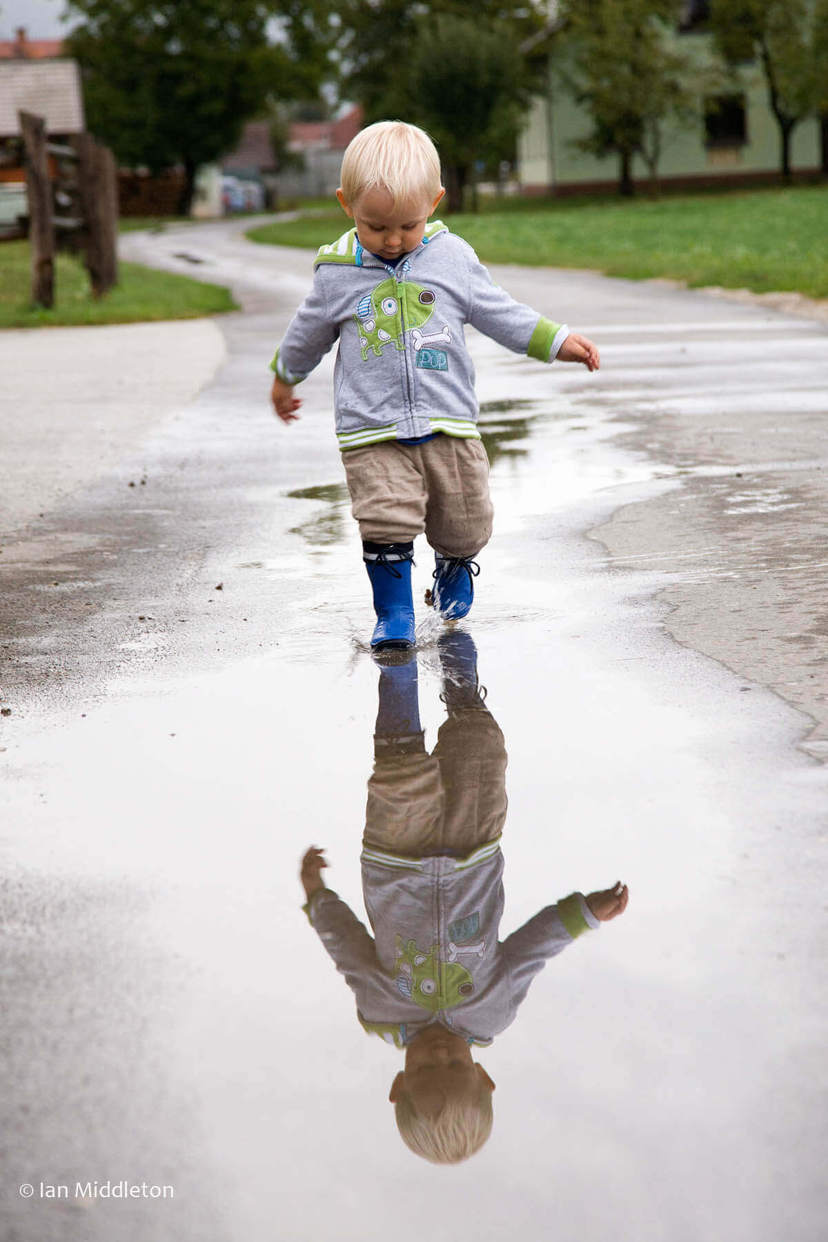 reflection photography in puddles