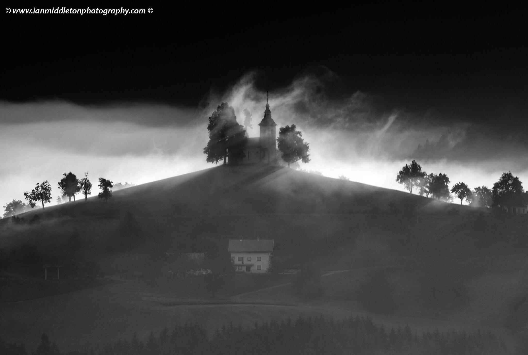 black_and_white_landscape_photography